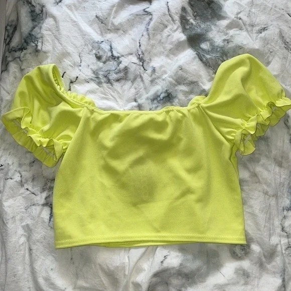 🩷Free🩷Frill Edge Crop Top - Picture 4 of 9